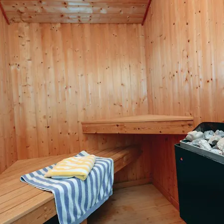 Holiday home Five-bedroom Holiday In