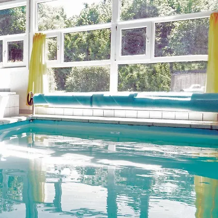 Five-bedroom Holiday In Gross Mohrdorf