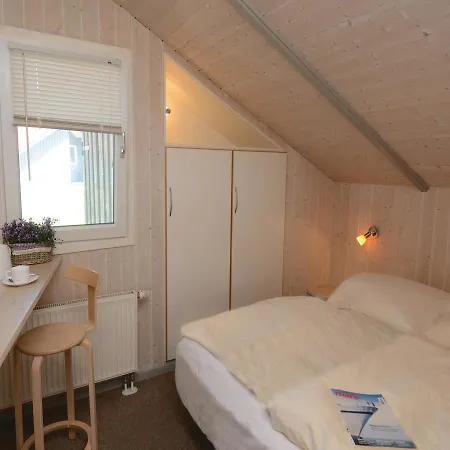 Five-bedroom Holiday In Gross Mohrdorf